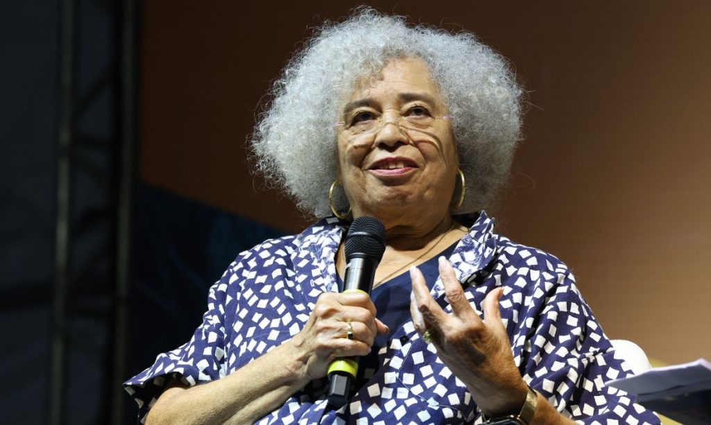 Angela Davis critica gentrificação e exalta intelectuais brasileiras na Flip