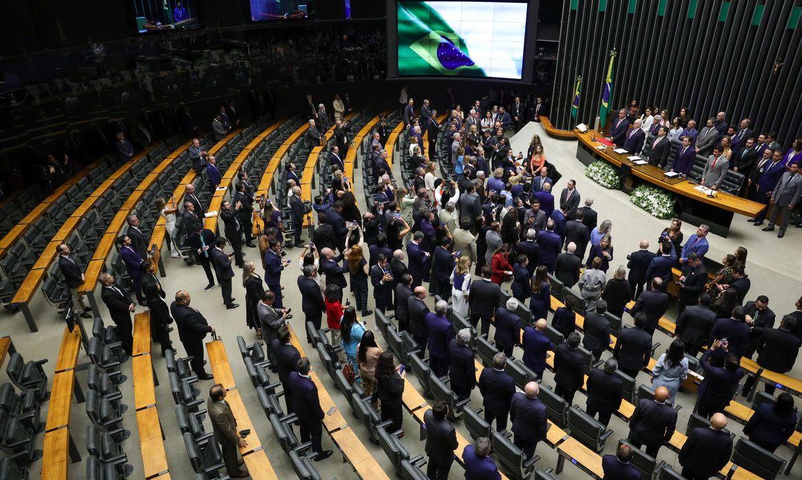 Maioria das siglas ignora ordem de Dino e não detalha controle de emendas ao STF