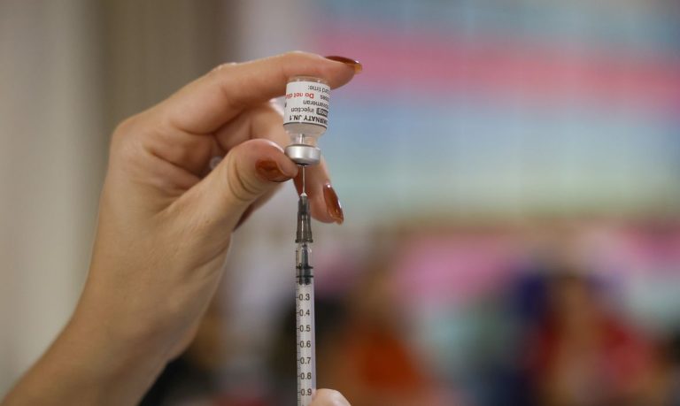 Vacinação contra HPV reduz prevalência do vírus em jovens no Brasil